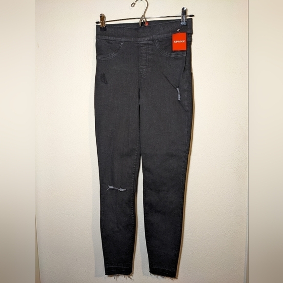Spanx pull-on vintage distressed ankle skinny jeans in vintage black - Picture 6 of 14